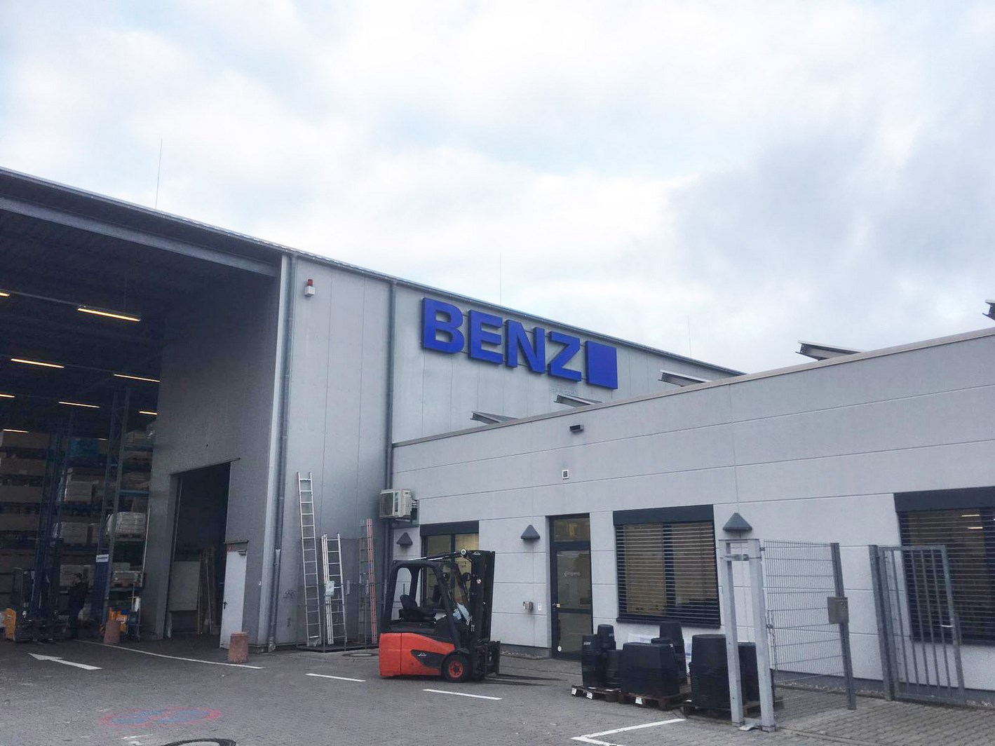 Lichtwerbung Benz Baustoffe Hockenheim