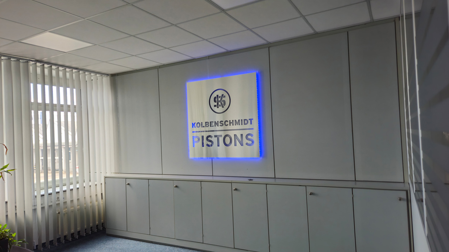 Lichtdisplay Kolbenschmidt Pistons Heilbronn