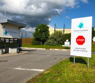 Schilder Mann & Schröder Hüffenhardt